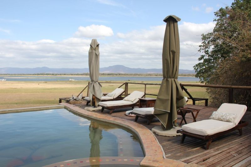 Zimbabwe safari Lodge, Mana Pools National Park, Zambezi river