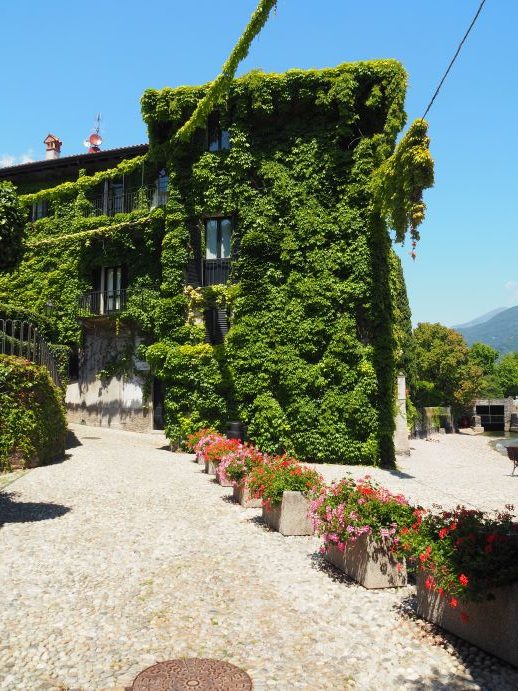 Lake Como, plant covered building, Lago di Como, Italy