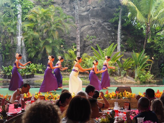 Hawaii, Oahu, Hawaiian dancing