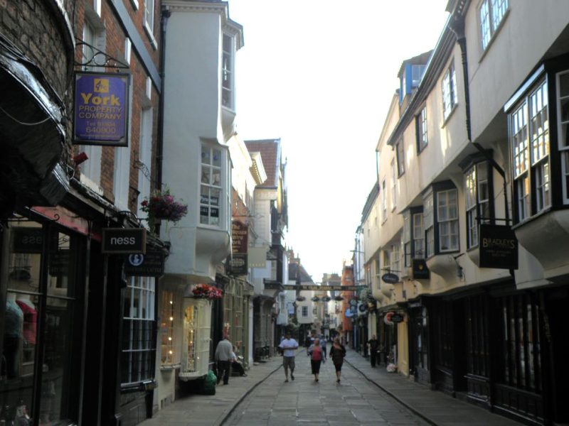 Medieval walled city, England, Medieval buildings