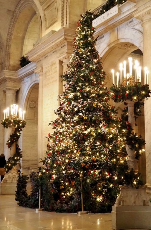 Christmas in New York, iconic New York buildings, Christmas tree, 